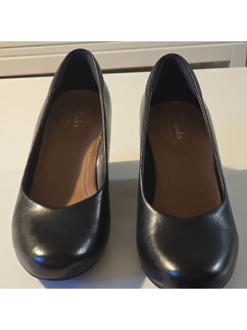 Clarks Black Wedge Leather Pump Size 8.5 - Picture 4 of 7